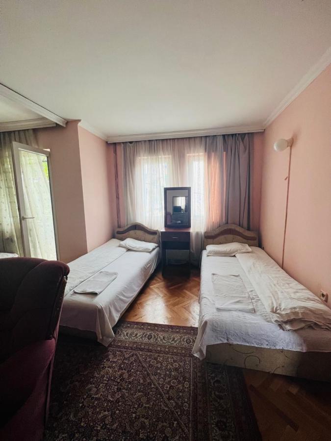 Guest House Velania Prishtinë Exterior photo