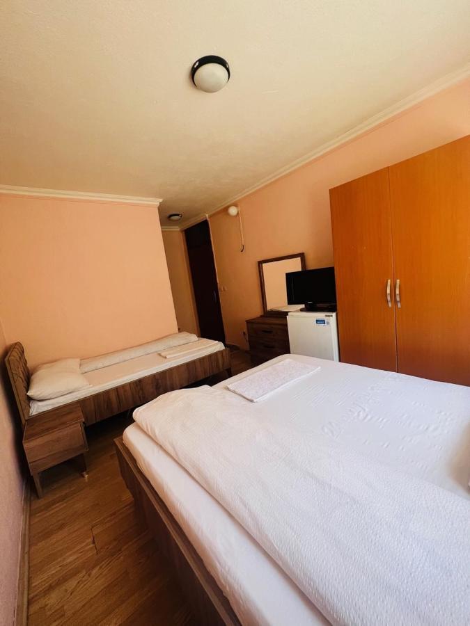 Guest House Velania Prishtinë Exterior photo
